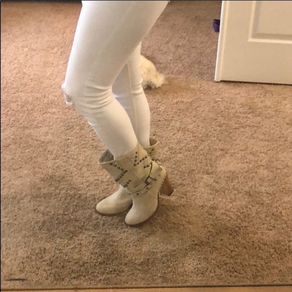 Boots - Picture 5 of 6